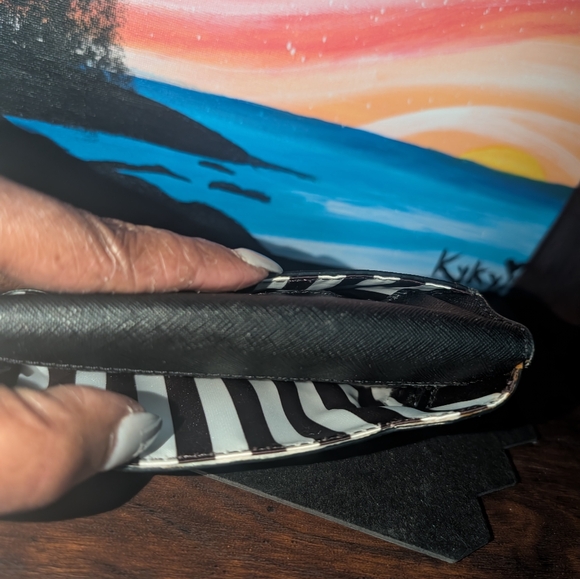 NWT Henri Bendel Black Floral Phone Wallet - Picture 5 of 7